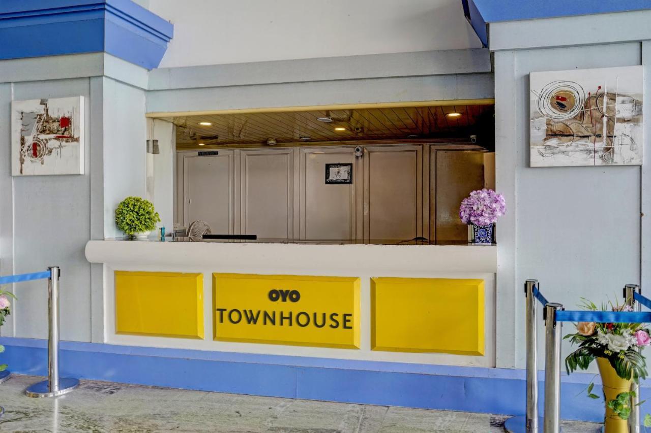 Townhouse 809 Royal Palms Hotel - Rose Collection Mumbai Exterior photo