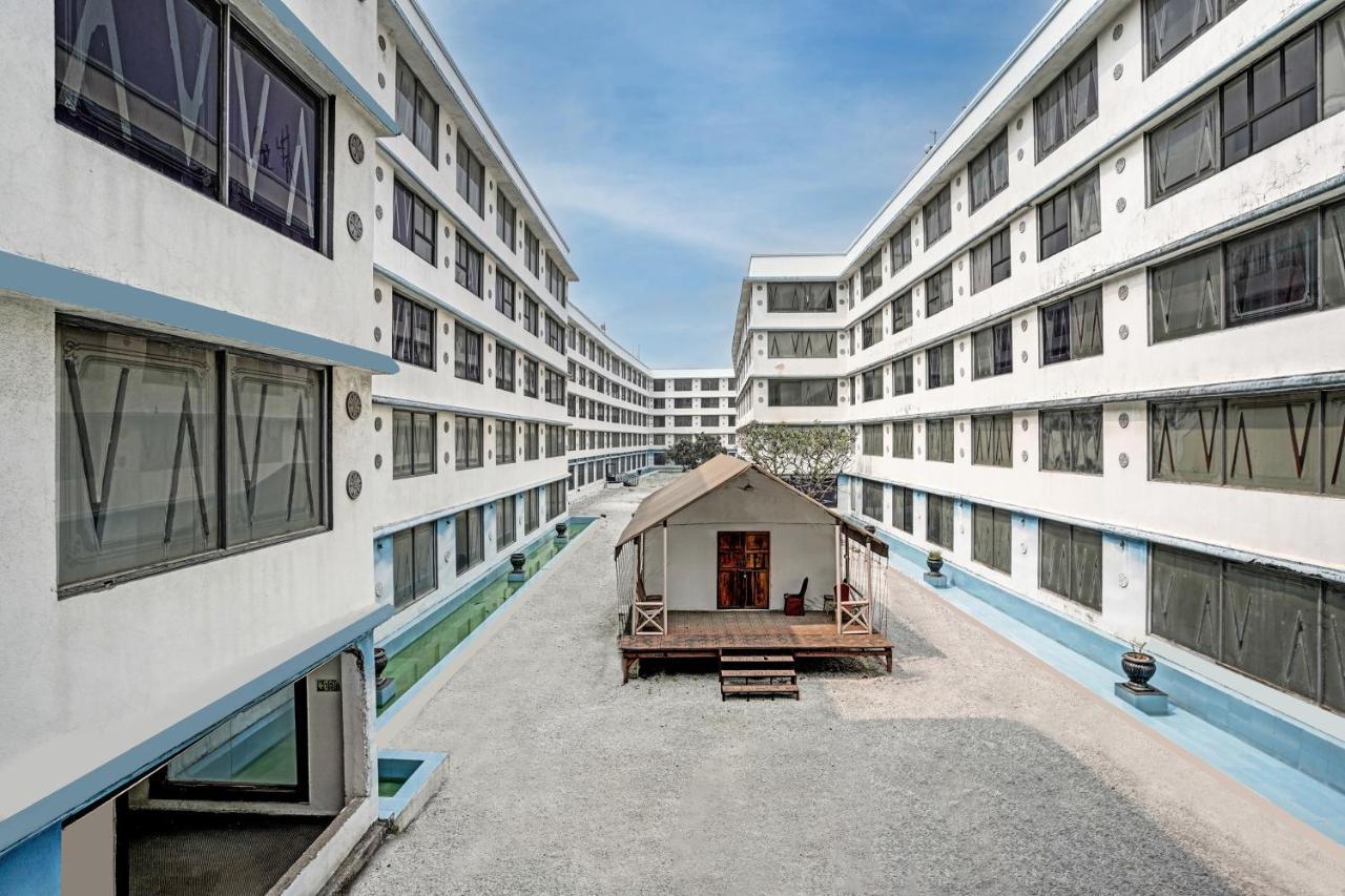 Townhouse 809 Royal Palms Hotel - Rose Collection Mumbai Exterior photo